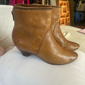 Women's Tan Leather Ankle Boots - Classic Low Heel - Frye Steffi Ankle Zip Boots